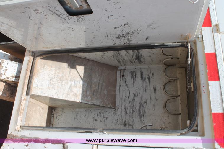 image for item L4272 1996 International 4800 bucket truck