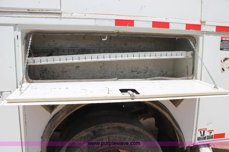 image for item L4272 1996 International 4800 bucket truck