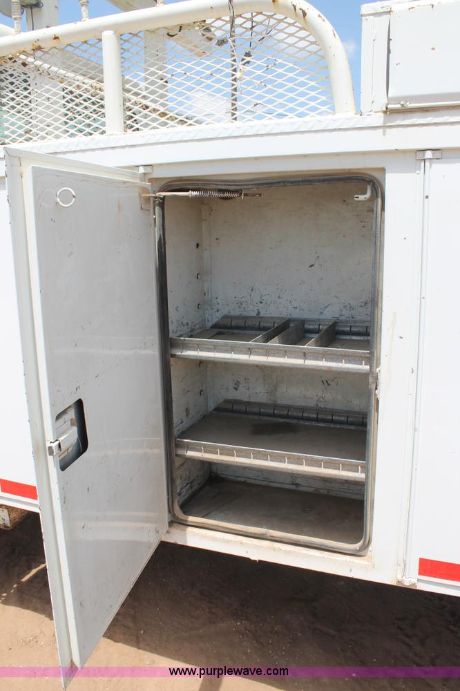 image for item L4272 1996 International 4800 bucket truck