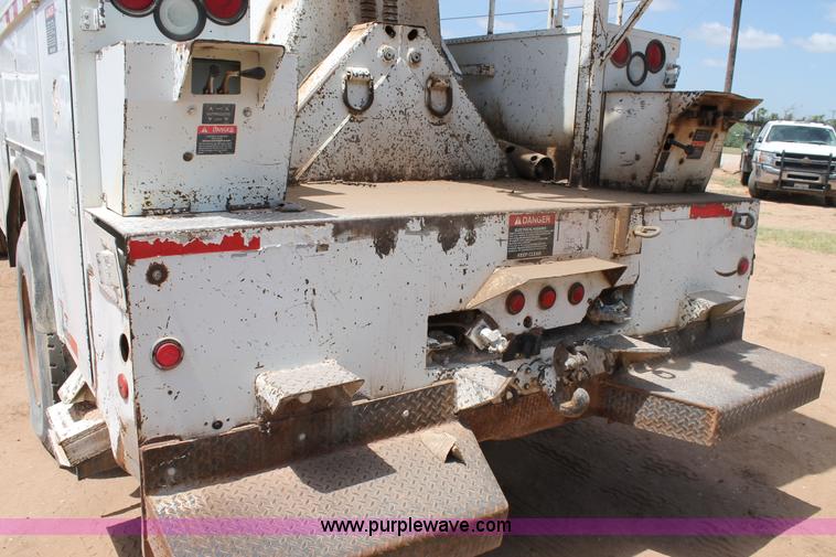 image for item L4272 1996 International 4800 bucket truck