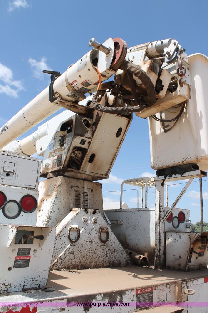 image for item L4272 1996 International 4800 bucket truck