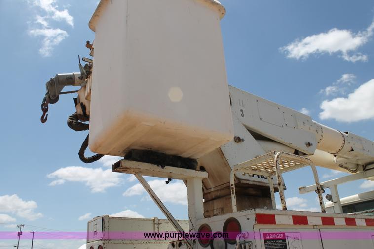 image for item L4272 1996 International 4800 bucket truck