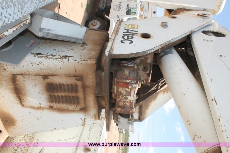 image for item L4272 1996 International 4800 bucket truck