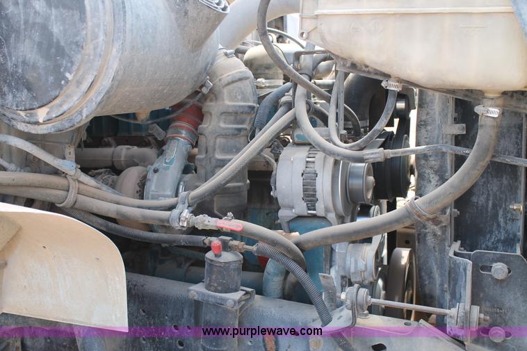 image for item L4272 1996 International 4800 bucket truck