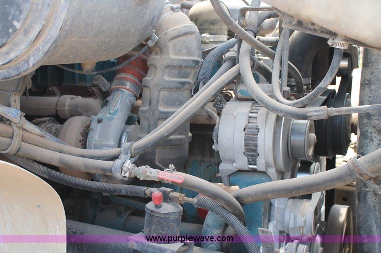 image for item L4272 1996 International 4800 bucket truck