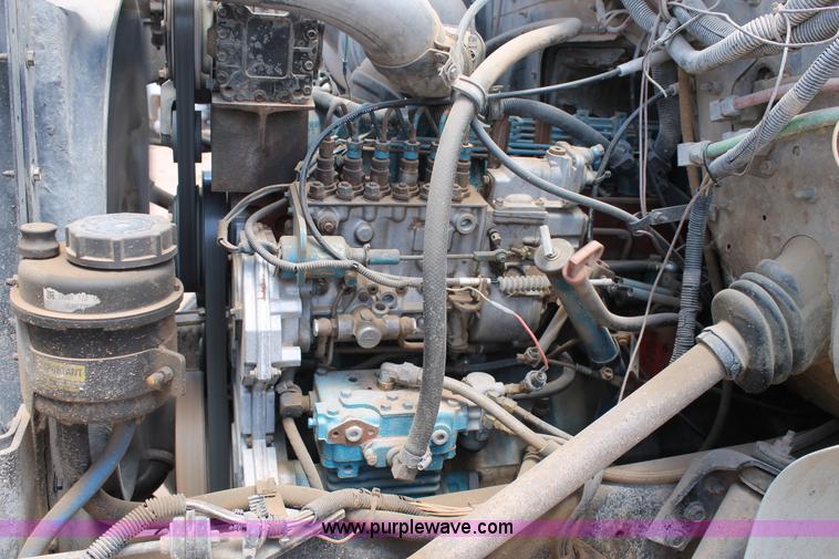 image for item L4272 1996 International 4800 bucket truck