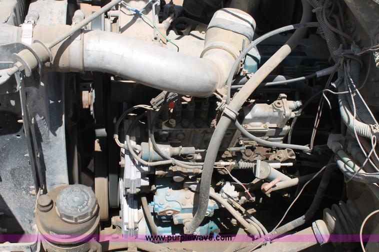 image for item L4272 1996 International 4800 bucket truck