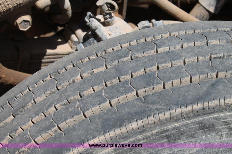 image for item L4272 1996 International 4800 bucket truck