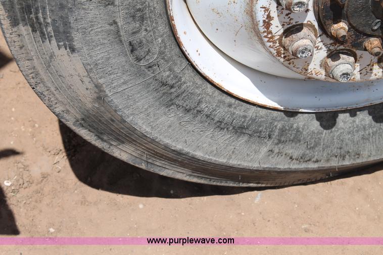 image for item L4272 1996 International 4800 bucket truck