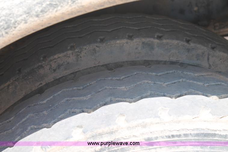 image for item L4272 1996 International 4800 bucket truck