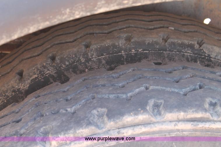 image for item L4272 1996 International 4800 bucket truck