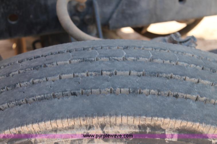 image for item L4272 1996 International 4800 bucket truck