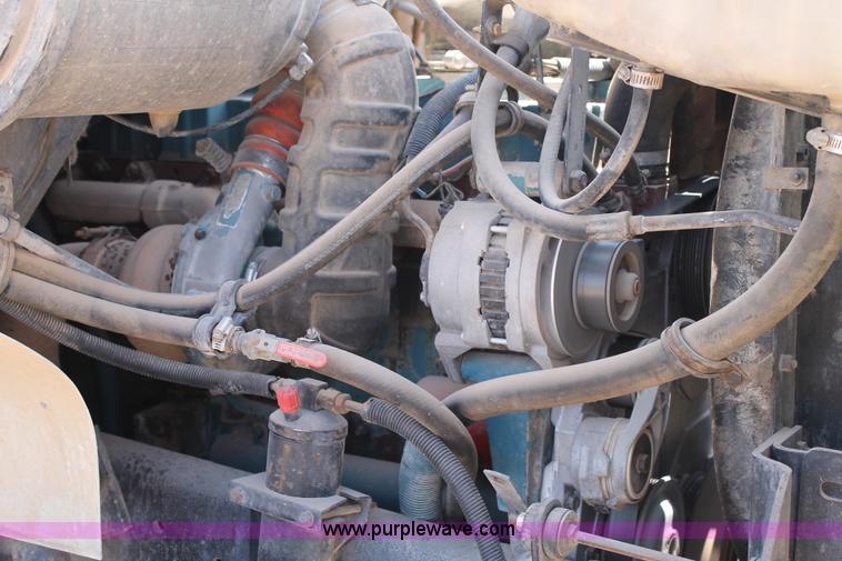 image for item L4272 1996 International 4800 bucket truck