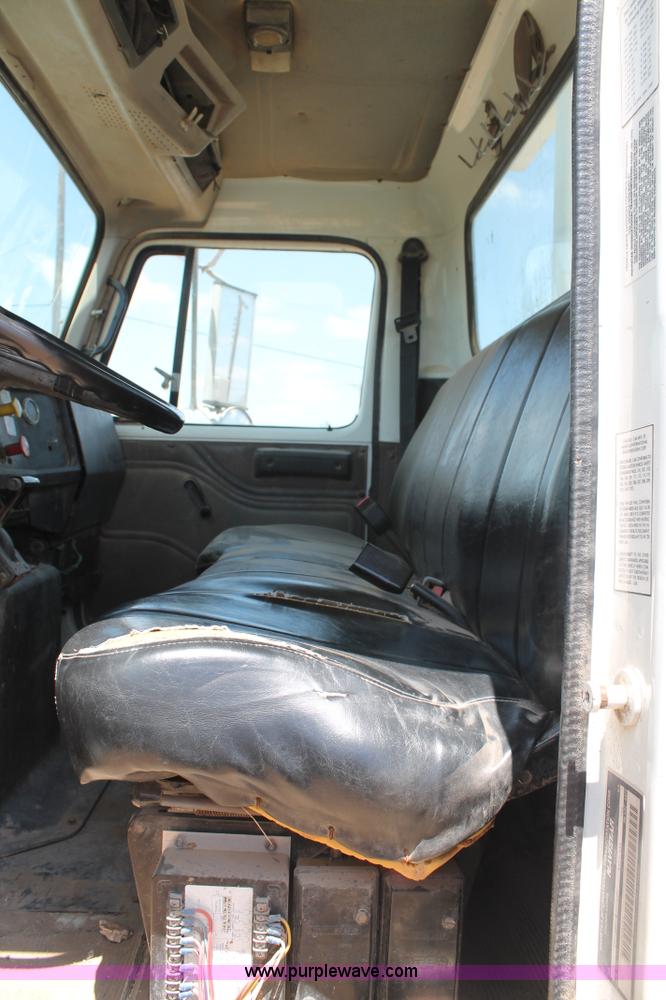 image for item L4272 1996 International 4800 bucket truck