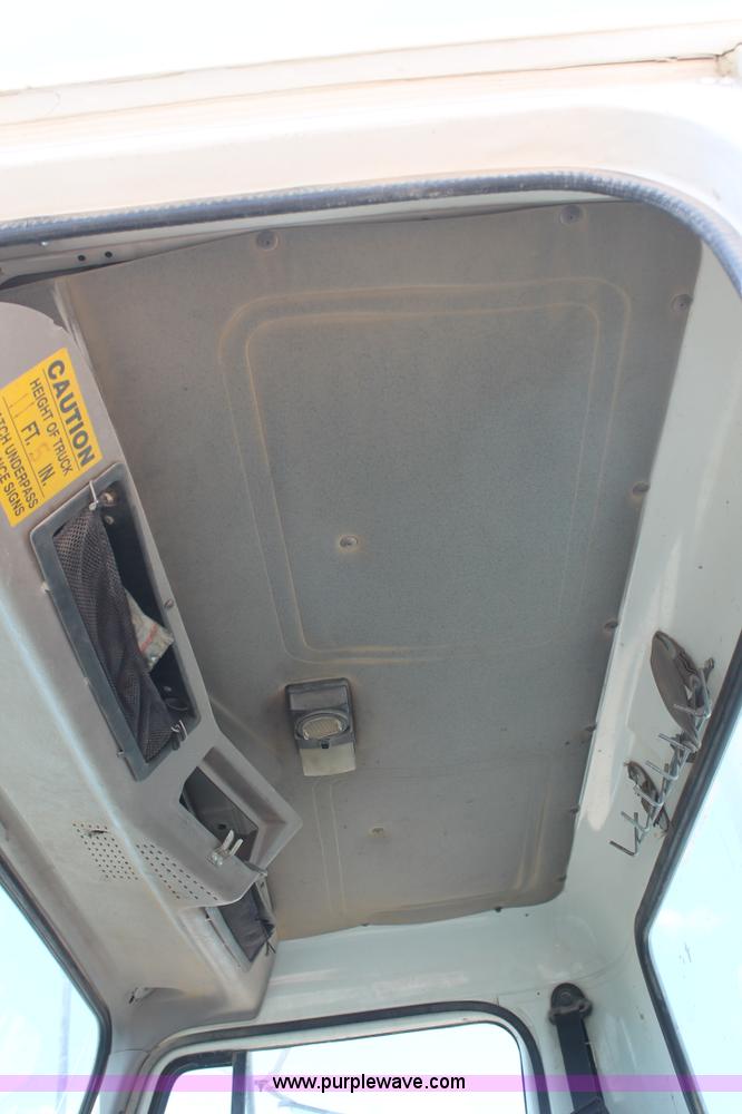 image for item L4272 1996 International 4800 bucket truck