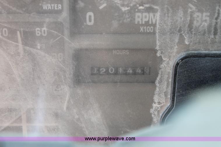 image for item L4272 1996 International 4800 bucket truck