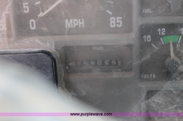 image for item L4272 1996 International 4800 bucket truck