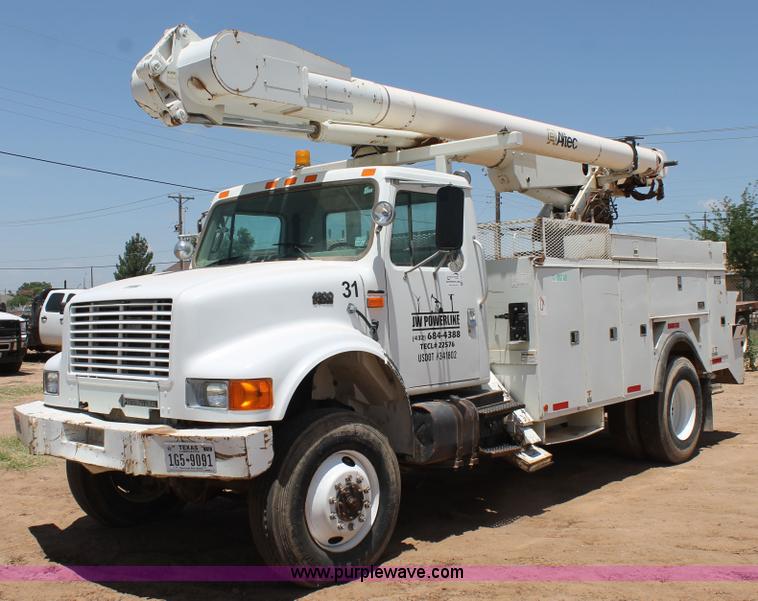 image for item L4273 1996 International 4800 bucket truck