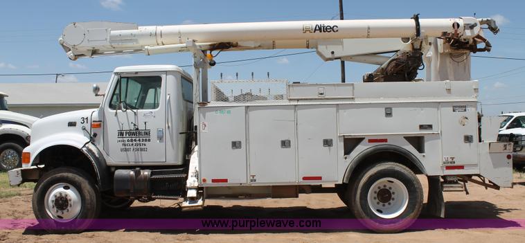 image for item L4273 1996 International 4800 bucket truck