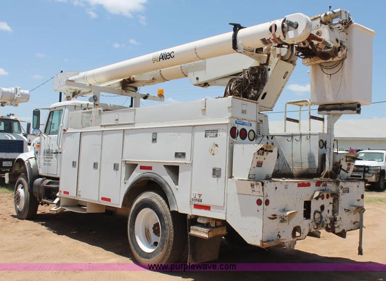 image for item L4273 1996 International 4800 bucket truck