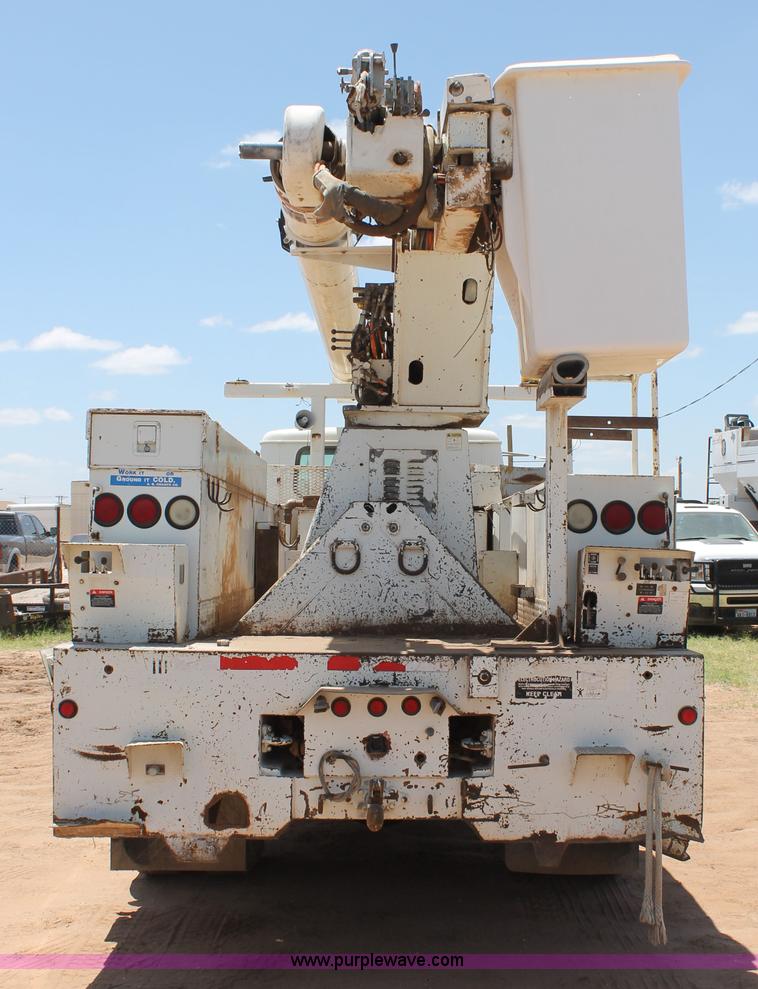 image for item L4273 1996 International 4800 bucket truck