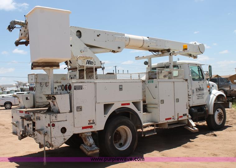 image for item L4273 1996 International 4800 bucket truck