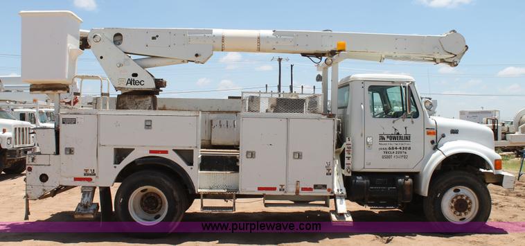 image for item L4273 1996 International 4800 bucket truck