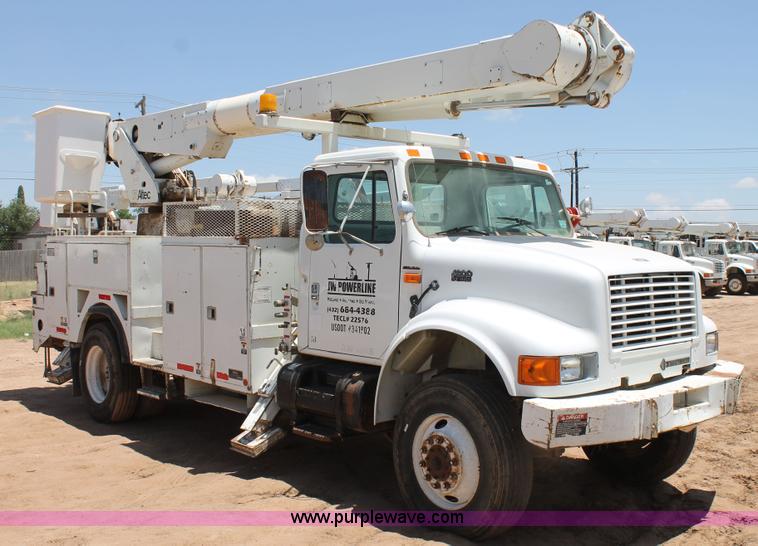 image for item L4273 1996 International 4800 bucket truck