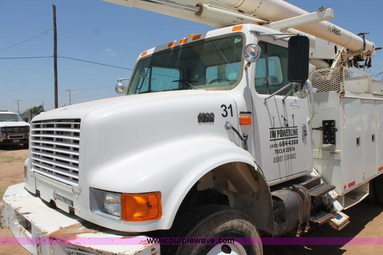 image for item L4273 1996 International 4800 bucket truck