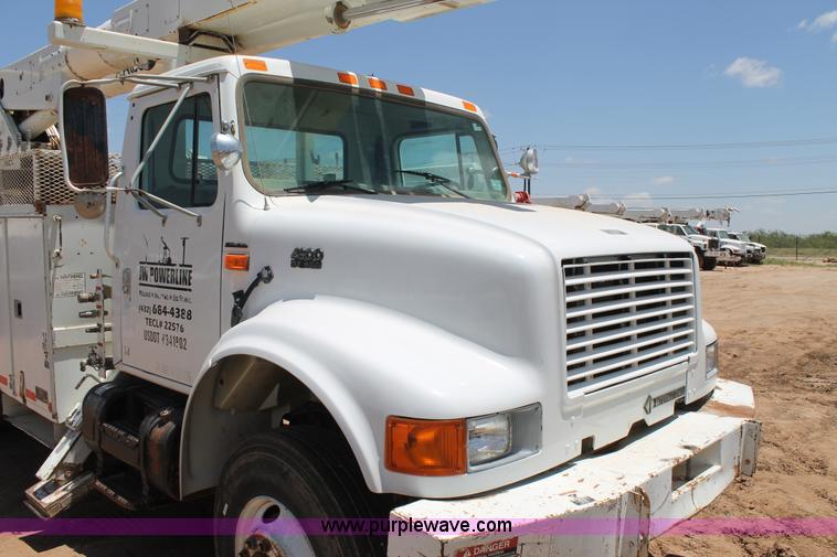image for item L4273 1996 International 4800 bucket truck