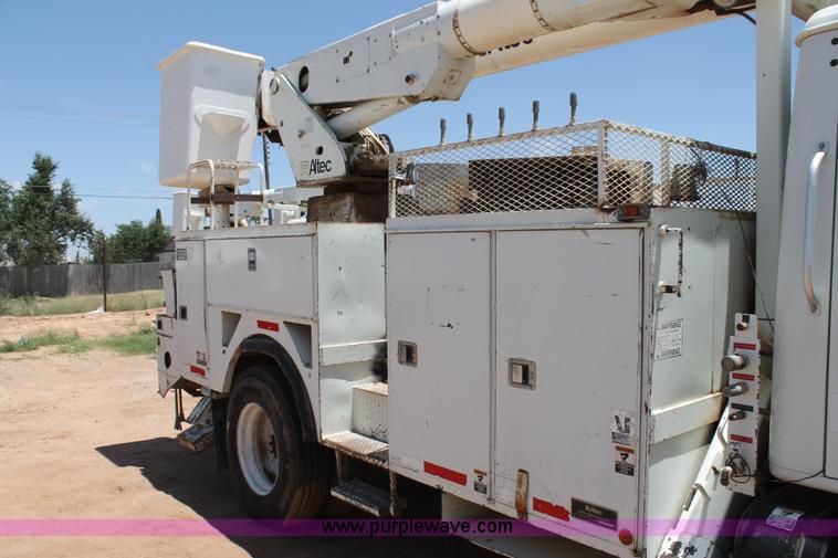 image for item L4273 1996 International 4800 bucket truck