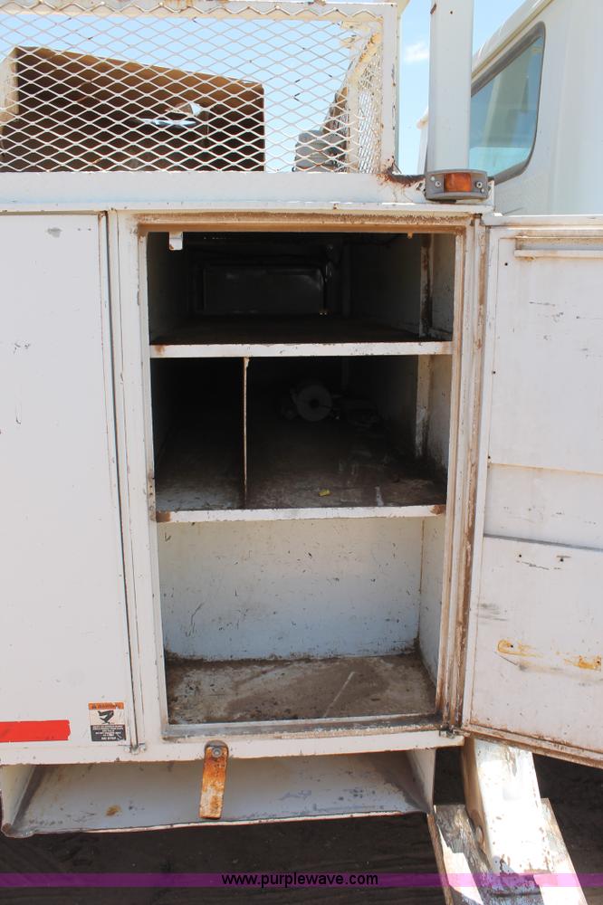 image for item L4273 1996 International 4800 bucket truck