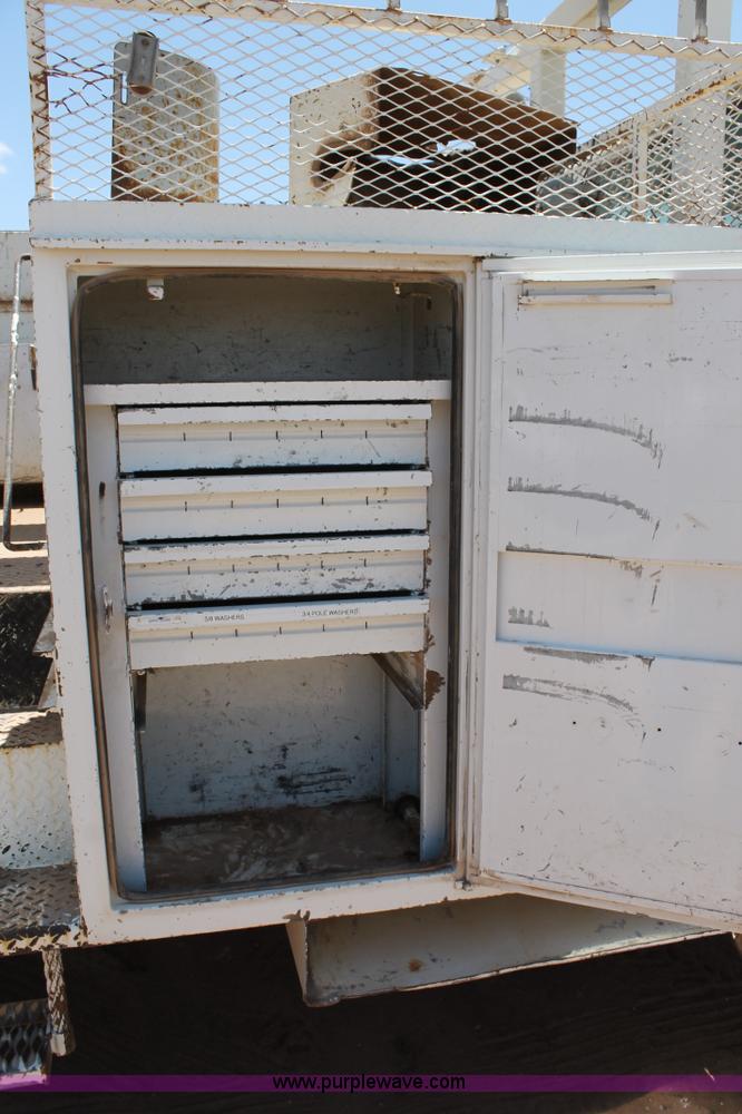 image for item L4273 1996 International 4800 bucket truck