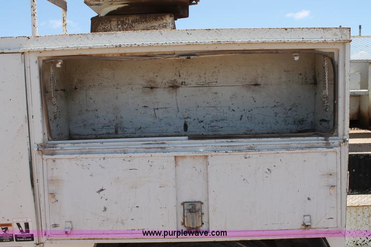 image for item L4273 1996 International 4800 bucket truck