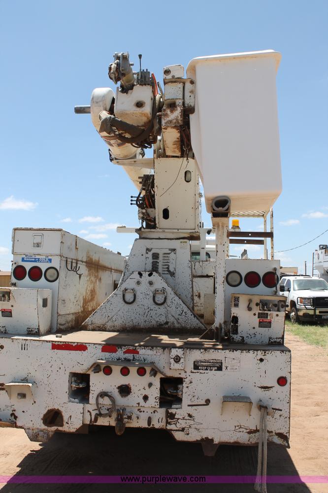 image for item L4273 1996 International 4800 bucket truck