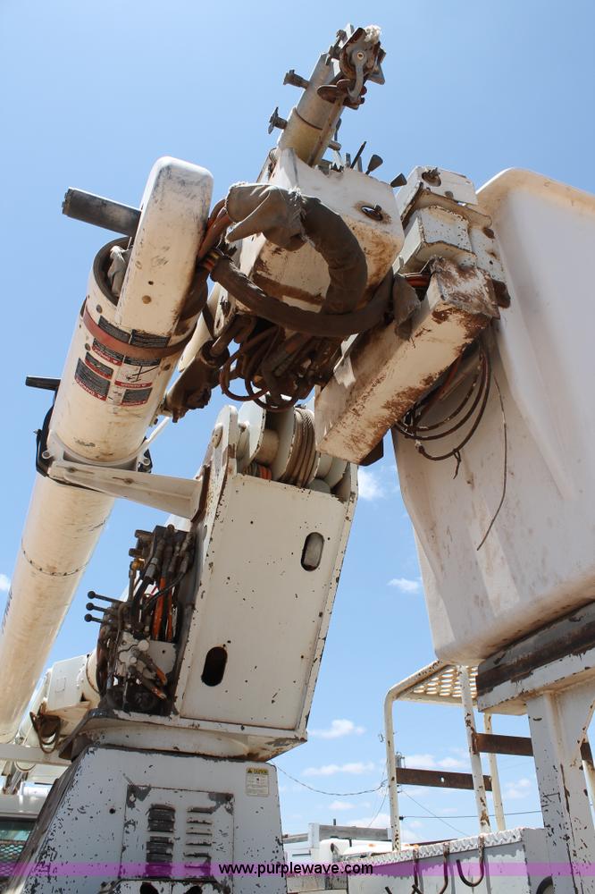 image for item L4273 1996 International 4800 bucket truck