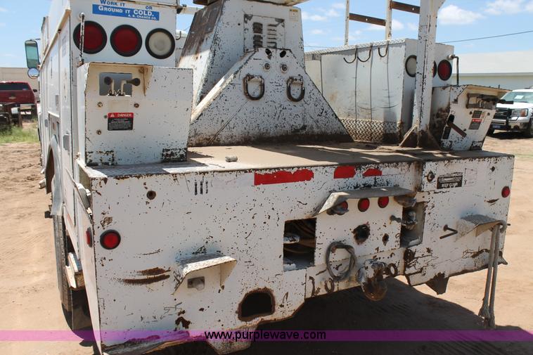 image for item L4273 1996 International 4800 bucket truck