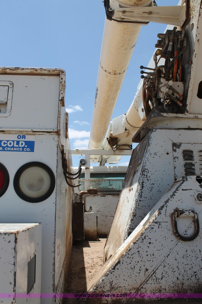 image for item L4273 1996 International 4800 bucket truck