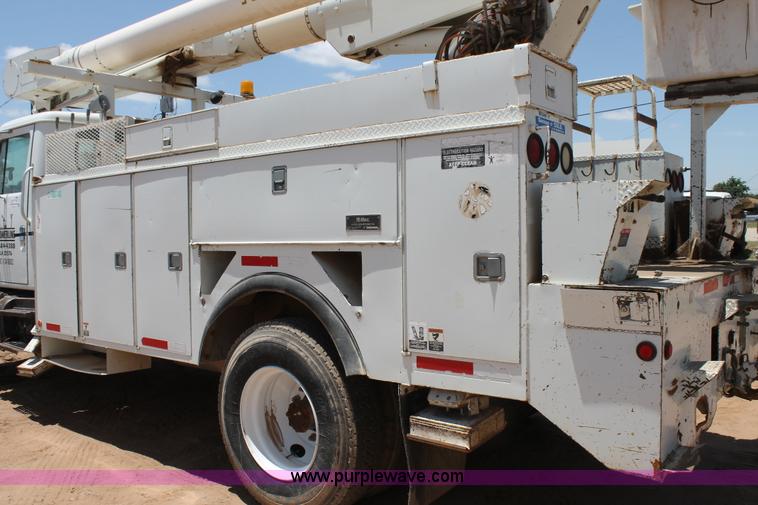 image for item L4273 1996 International 4800 bucket truck
