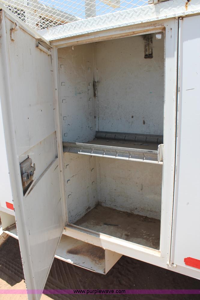 image for item L4273 1996 International 4800 bucket truck