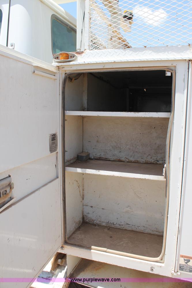 image for item L4273 1996 International 4800 bucket truck