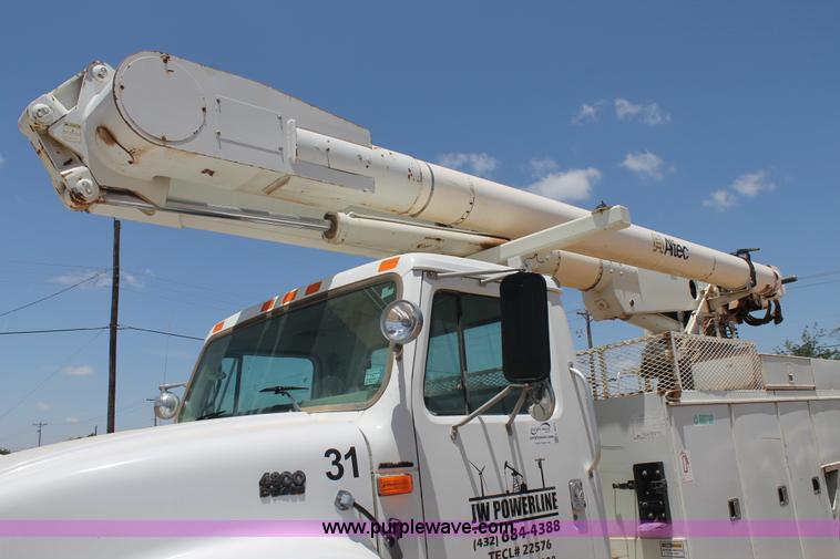 image for item L4273 1996 International 4800 bucket truck