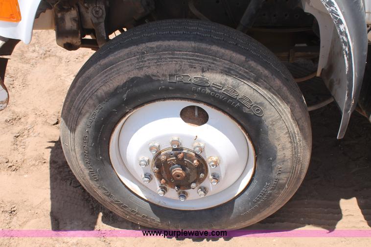 image for item L4273 1996 International 4800 bucket truck