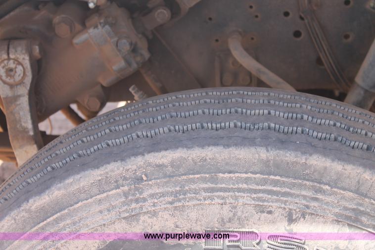 image for item L4273 1996 International 4800 bucket truck