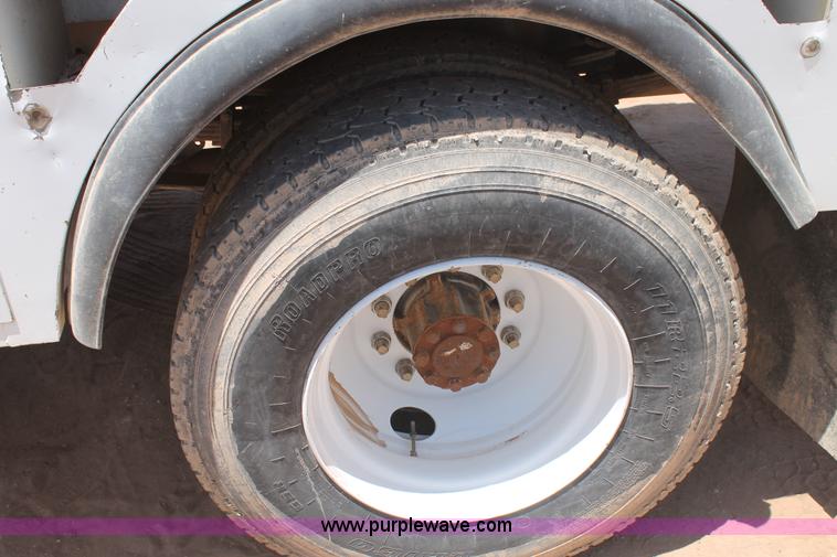 image for item L4273 1996 International 4800 bucket truck