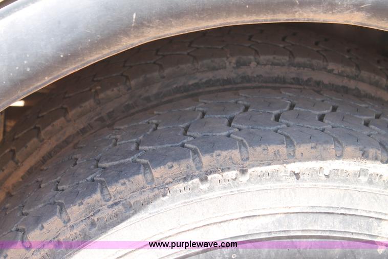 image for item L4273 1996 International 4800 bucket truck