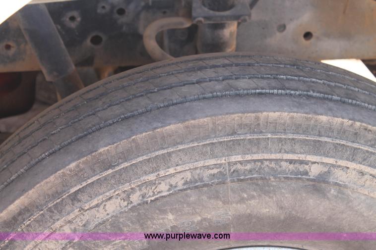 image for item L4273 1996 International 4800 bucket truck