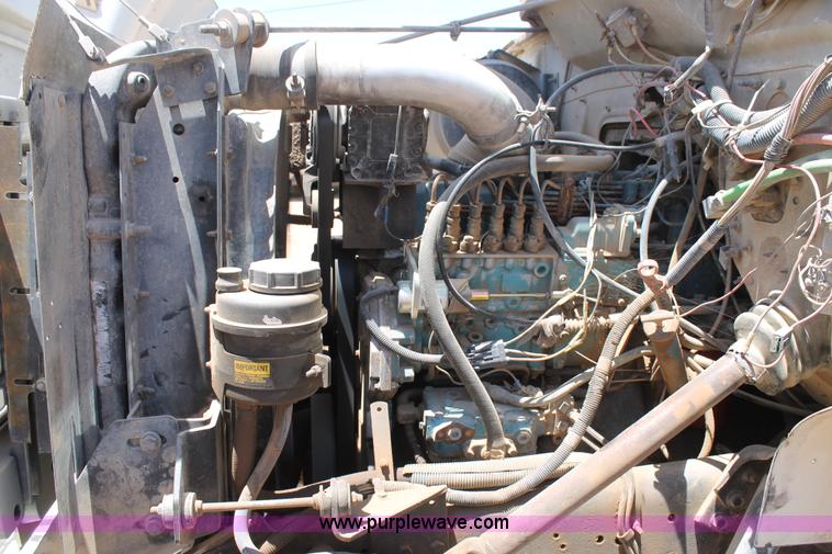 image for item L4273 1996 International 4800 bucket truck