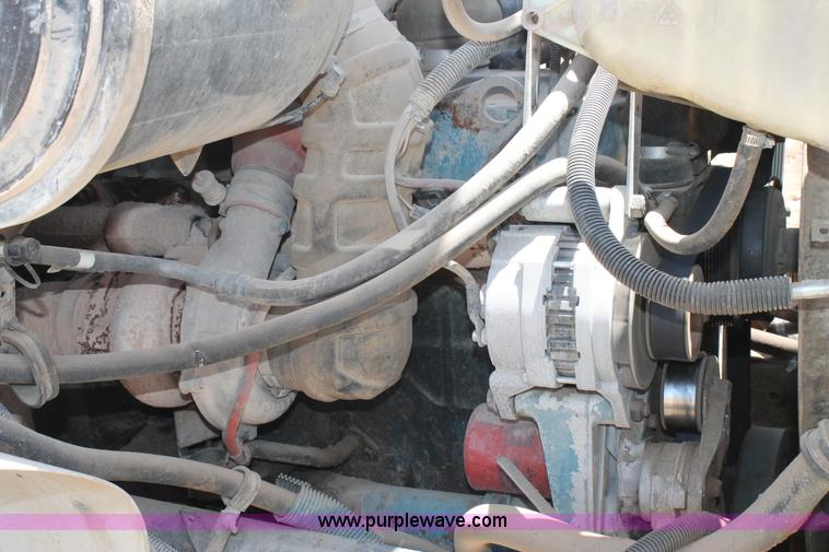 image for item L4273 1996 International 4800 bucket truck