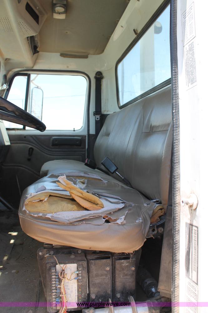 image for item L4273 1996 International 4800 bucket truck